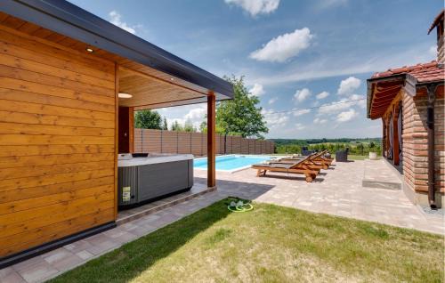 Bjelovar House | Luxurious Home In Gornje Plavnice With Sauna