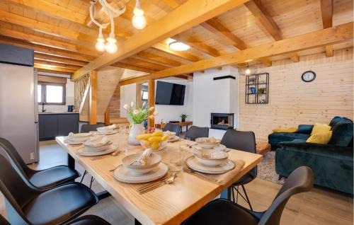 Bjelovar House | Luxurious Home In Gornje Plavnice With Sauna