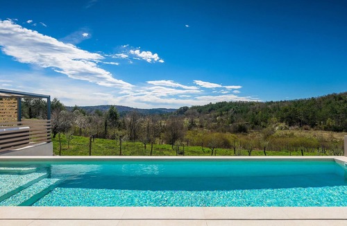 Hum House | Luxurious home in Hum with sauna