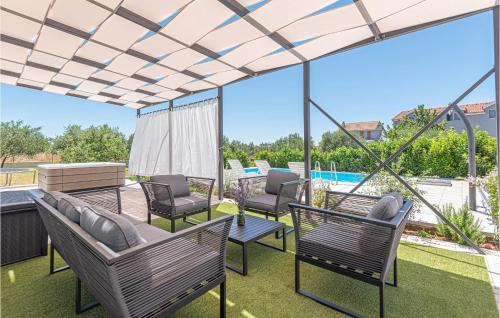 Drnis House | Luxurious Home In Kaocine