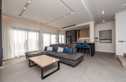 Jakisnica House | Luxurious home in Lun with sauna