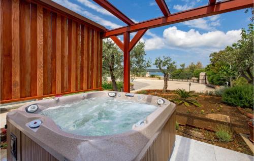 Nerezine House | Luxurious Home In Nerezine With Wifi