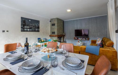 Brestovac House | Luxurious Home In Novo Zvecevo With Sauna
