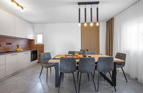 Skradin House | Luxurious home in Plastovo with sauna