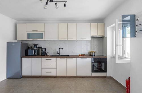 Skradin House | Luxurious home in Plastovo with sauna