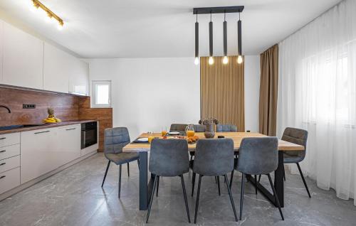 Skradin House | Luxurious Home In Plastovo With Sauna