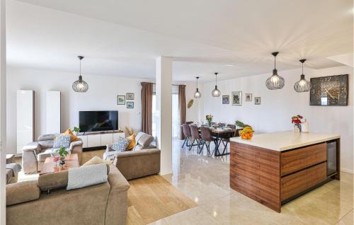 Solin House | Luxurious Home In Solin
