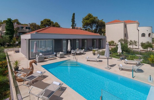 Sutivan House | Luxurious home in Sutivan
