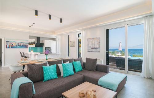 Sutivan House | Luxurious Home In Sutivan