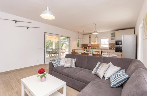 Verunic House | Luxurious home in Verunic with private swimming pool, can be inside or outside