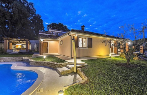 Farini House | Luxurious home in Visnjan with private swimming pool, can be inside or outside