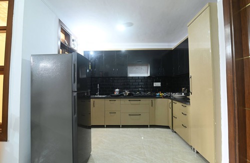 Sat Bari Apartment | Luxurious & sustainable 3-bedroom apartment with AC,WiFi in Chattarpur,New Delhi