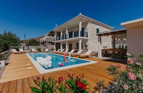 Seget Donji Villa | Luxurious villa with outdoor swimming pool