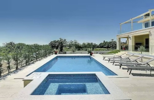 Jursici Villa | Luxury 5 Bed, 7 Bath, Villa. Pool, Gym, Sauna, Hottub, Parking, 2 terr w/Seaview