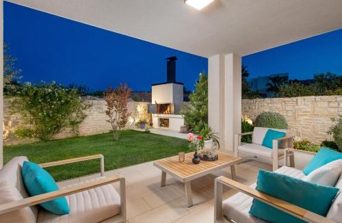 Susica Apartment | Luxury apartment Hyperion with private pool and garden