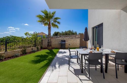 Susica Apartment | Luxury apartment La Mer with private pool and garden