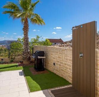 Susica Apartment | Luxury apartment La Mer with private pool and garden
