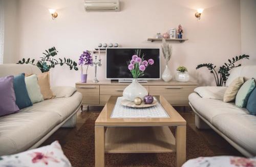Prolozac Apartment | Luxury Apartment Leonarda on the river Vrljika