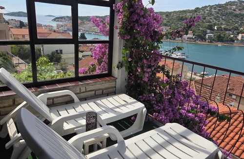 Tijesno Apartment | Luxury apartment with panoramic sea view in Tisno, only 100 steps to the sea