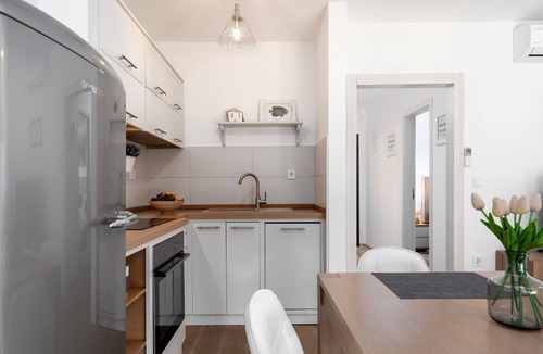 Vrsar Apartment | Luxury apartment with sea view, only 50 metres from the marina and 300 metres from the beach