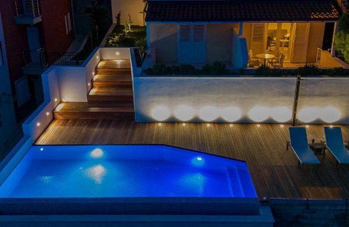 Marusici Apartment | Luxury Apartments Villa Ruzmarina with New heated Infinity Pool and Lounge Area