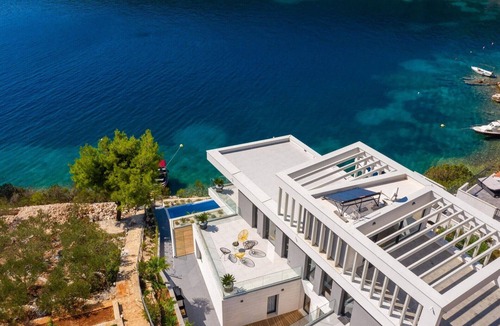 Vinisce Villa | Luxury Beach Villa Marina Prestige w/Heated Pool