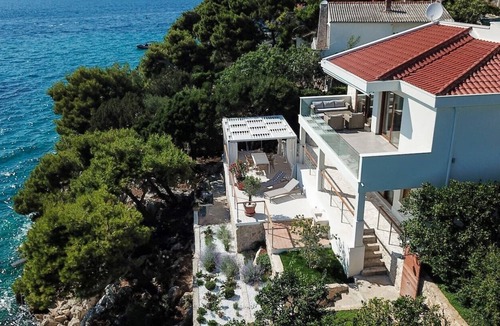 Okrug Donji Villa | Luxury Beachfront Villa Lucinda with private sea deck right by the sea on Ciovo - Okrug Donji