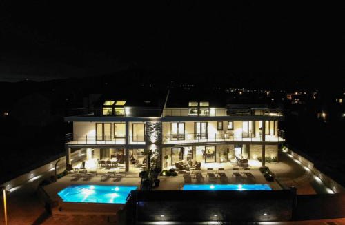 Kastel Stafilic Villa | Luxury Beachfront Villa Sea Queen - Kastela