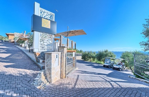Jezera House | Luxury Bungalow Lei with Pool