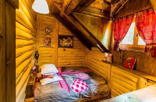 Gracac Ski Chalet | Luxury Chalet Regina with pool and jacuzzi surrounded by nature