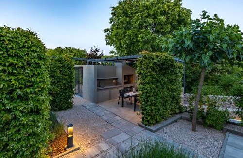 Nenadici Villa | Luxury Jerini Barn