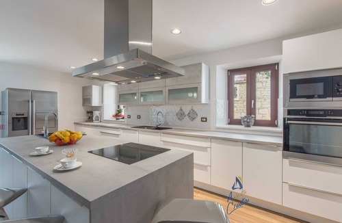 Fiorini Villa | Luxury Mediterranean 4-BR Villa for 8 with Sauna and Heated Pool
