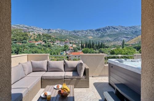 Srinjine Apartment | Luxury Mountain View Escape with Private Jacuzzi Split area