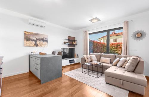 Spadici Apartment | Luxury NEW apartment with private garden near the beach!