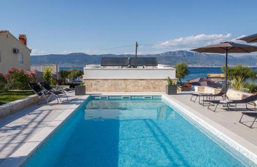 Slatine Villa | Luxury Poolside Villa