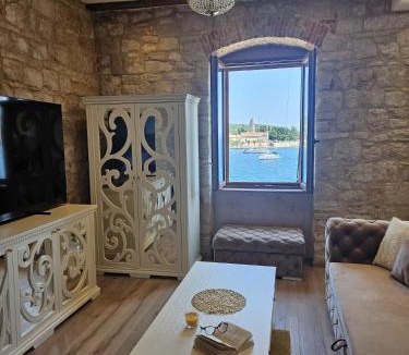 Vis Apartment | Luxury Seafront Suite Fabri