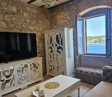 Vis Apartment | Luxury Seafront Suite Fabri