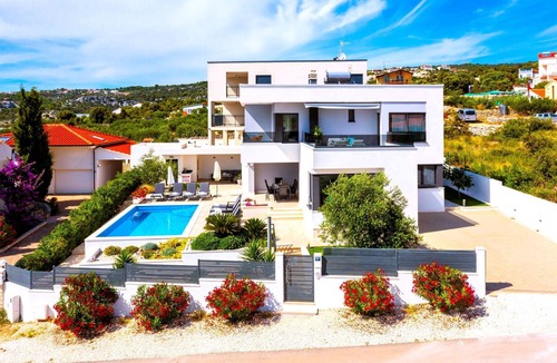 Sevid Villa | Luxury seafront Villa Dolce Vita, with private pool and parking