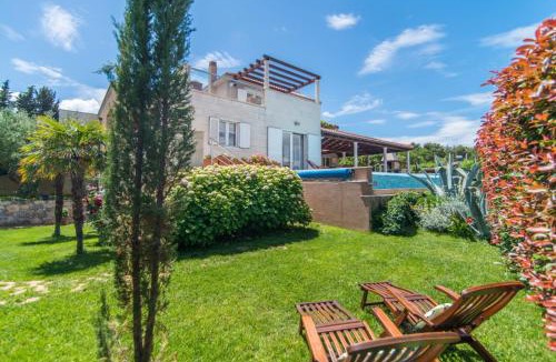 Mirce Villa | Luxury Seafront Villa Mediterranean on Brač with pool