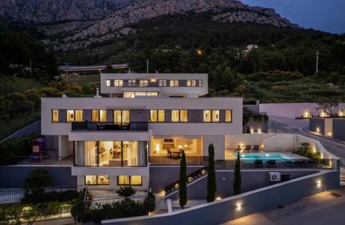 Omis Villa | Luxury, seafront Villa Petra with heated pool only 50m from beach