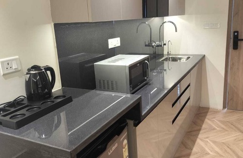 Jaypee Greens Apartment | Luxury spacious rooms in central city opp. metro station 5 min from Pari Chowk