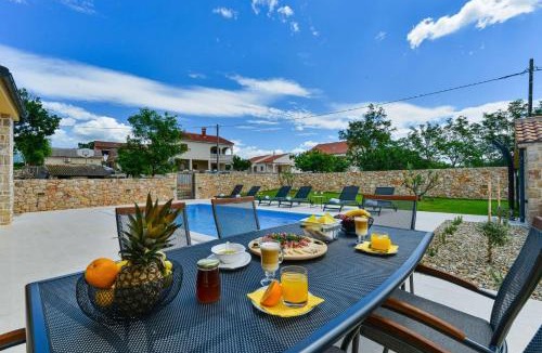 Vinjerac Villa | Luxury Stone Villa BANOVI with heated pool