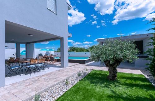 Murvica Villa | Luxury Vila Klara with heated pool, near Airport&Zadar