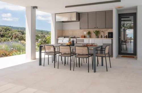 Supetar Villa | Luxury Villa Bracchia Magic Retreat I with large heated pool & spa on Brač