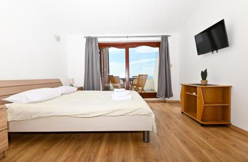 Okrug Gornji Villa | LUXURY VILLA CIOVO Sleeps 17, Infinity Pool, Seafront