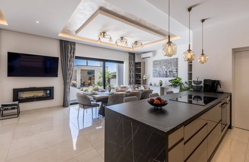 Marina Villa | Luxury Villa Contessa with Pool