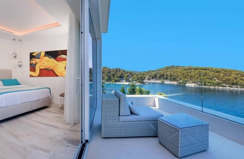 Sumartin Villa | Luxury villa directly on the beach, sun loungers, kayak, sauna, infinity pool
