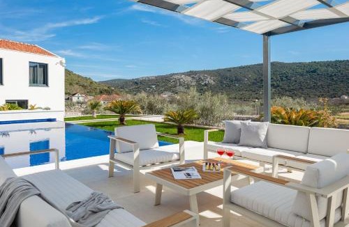 Marina Villa | Luxury Villa Dolac near Split, airport, complete privacy, infinity heated pool