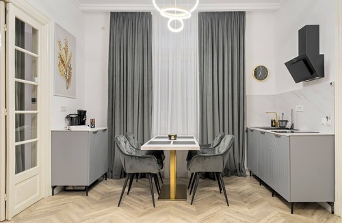 Bucharest City-Centre House | Luxury Villa - Downtown GARDEN - 5 beds - GARAGE