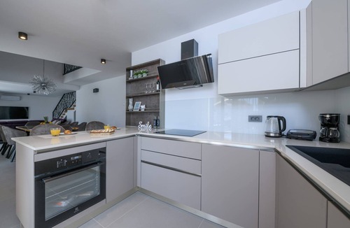 Jursici Villa | Luxury Villa Grande